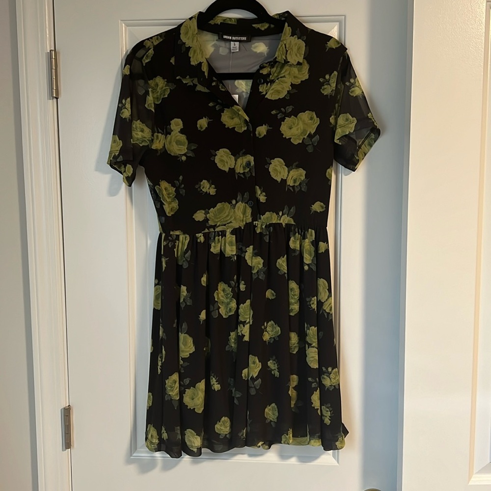 Urban Outfitters - NWT - floral button up dress - L